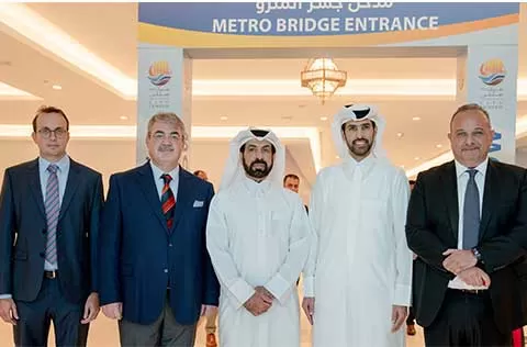 شارك الفريق الإداري لكل من شركة أعمال وسيتي سنتر الدوحة بافتتاح الجسر الجديد للمشاة الذي يربط محطة مترو مركز الدوحة للمعارض والمؤتمرات مباشرة بالمجمع، والذي يمثل علامة فارقة تعزز سهولة الوصول إلى المجمع وتثري تجربة الزوار.